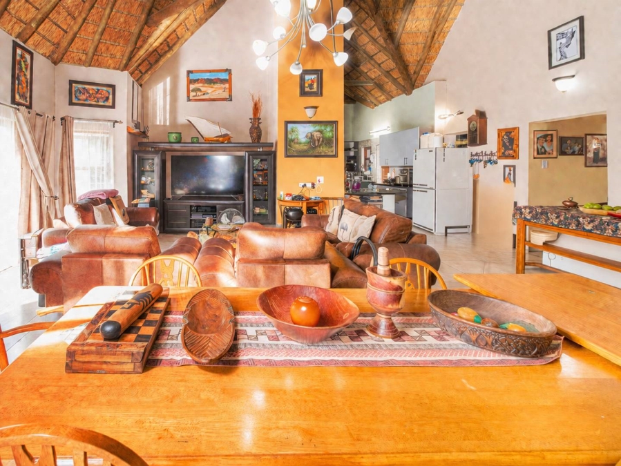 5 Bedroom Property for Sale in Melodie North West